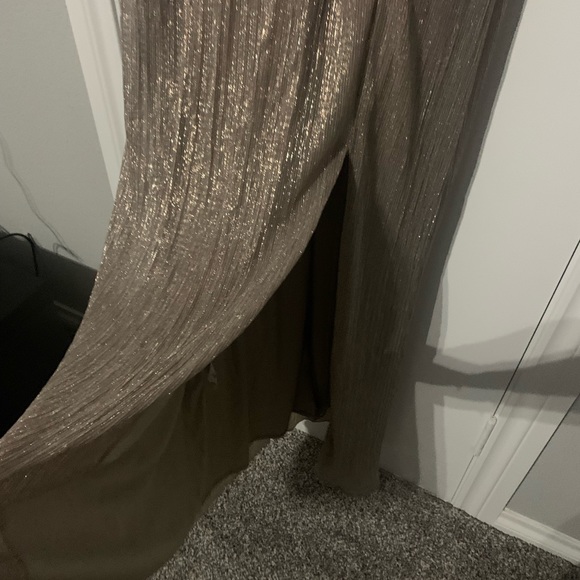 R&M Richards Gold Sleeveless Keyhole Neck Dress Size 6 Women’s Metallic Like New - Picture 4 of 7